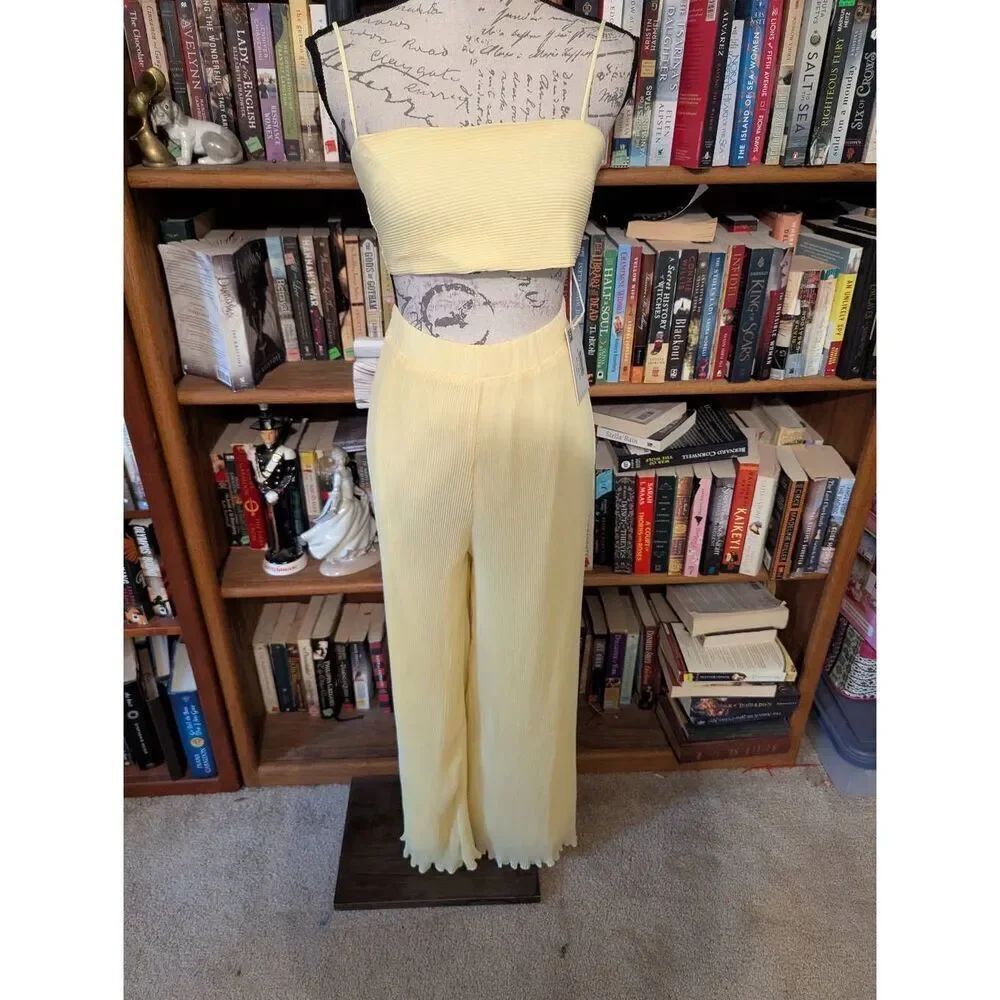 Brand New Indikah Women’s Size XS Yellow Crop Top and Pants 2 Piece Outfit Set